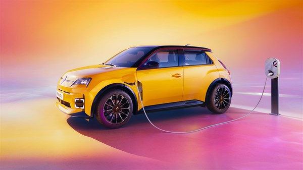 borne de recharge - professionnels - Renault 5 E-Tech électrique 